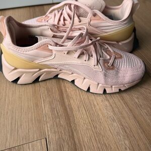 Reebock  size 8 never worn sneakers